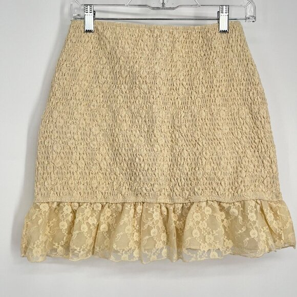 Le Lis Women's Cream Smocked Lace Mini Skirt With Ruffle Hem - Picture 5 of 9